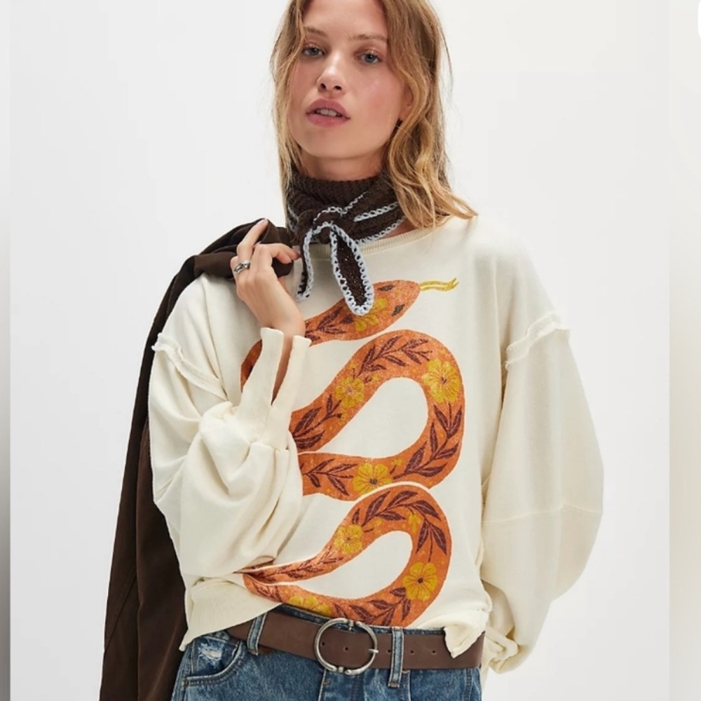 Free People - We The Free Graphic Camden. 🔥 🔥 🔥 Size Small. NWT!!!